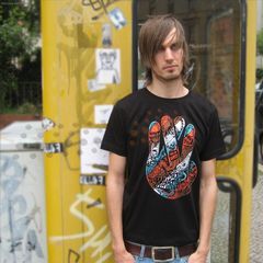 T-shirt Boy - Clinched Fingers